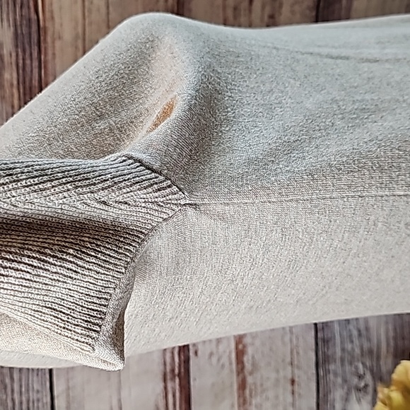 AMERICAN EAGLE TAN LONG SLEEVE LIGHT WEIGHT V NECK PULLOVER SWEATER - Picture 8 of 12